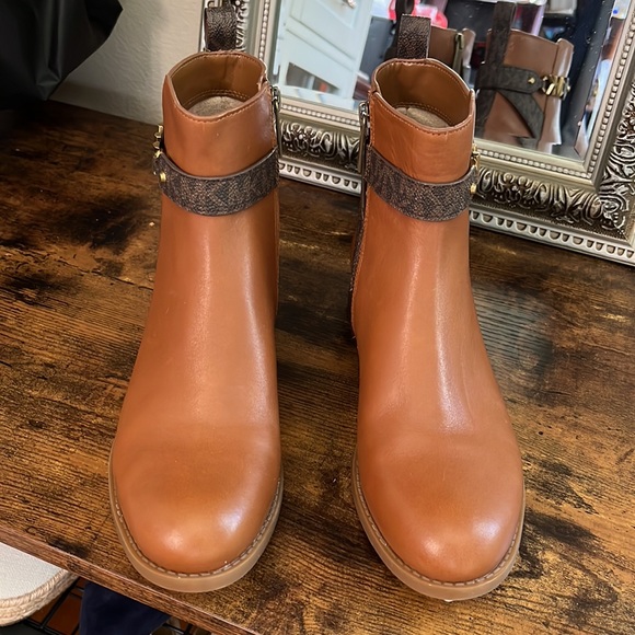 Michael Kors Flat Ankle Boots - Picture 8 of 13